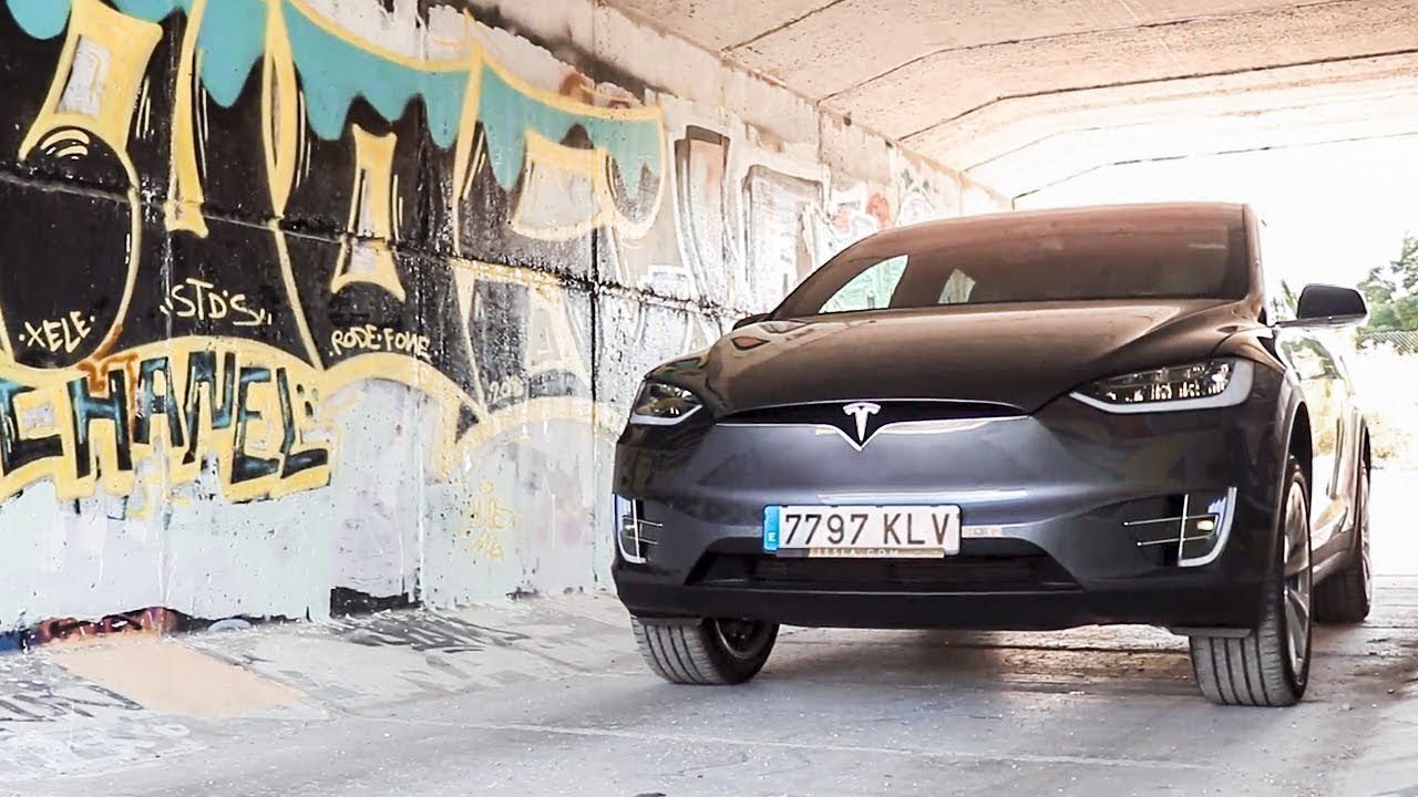 Conectividad de Lujo: Sistema Multimedia del Tesla Model X
